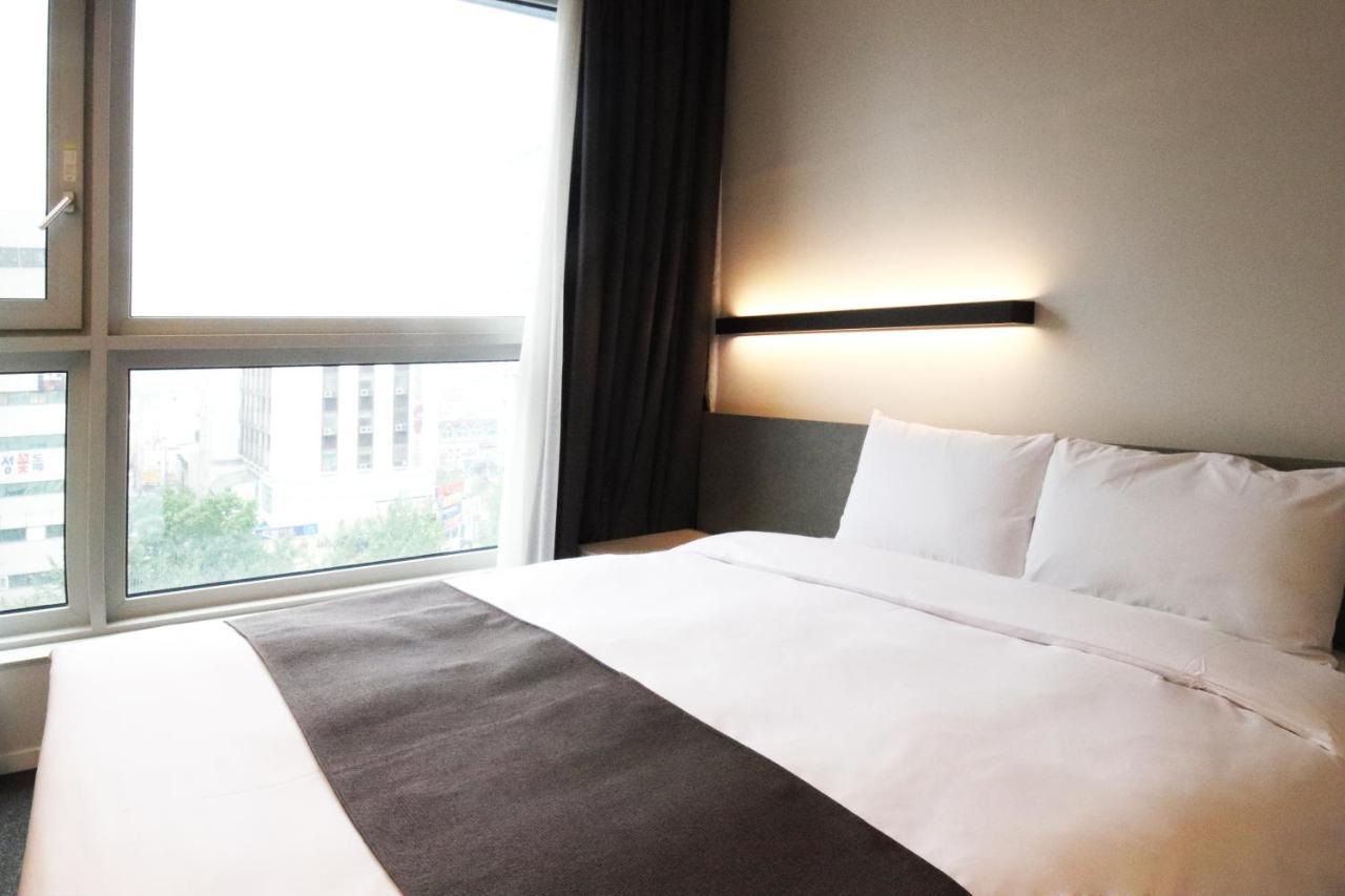 Grand City Hotel Чханвон Экстерьер фото