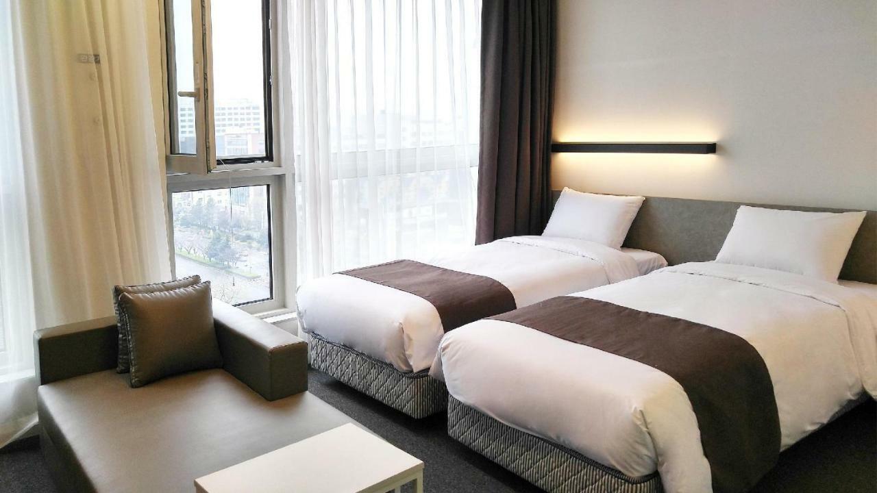 Grand City Hotel Чханвон Экстерьер фото